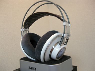 akg701